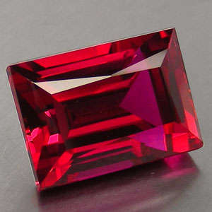 Beautiful 12.5 ct Red Topaz - Baguette cut