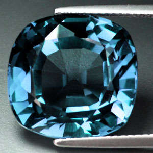 12.85 ct  AMAZING ALEXANDRITE COLOUR CHANGE PEAR CUT GEMSTONE
