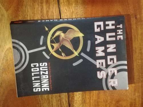 4 Fiction Books by Suzanne Collins (Hunger Games) and Stephenie Meyer