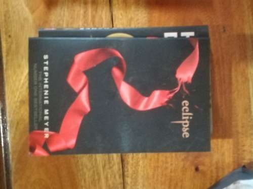 4 Fiction Books by Suzanne Collins (Hunger Games) and Stephenie Meyer