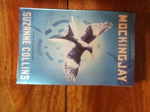 4 Fiction Books by Suzanne Collins (Hunger Games) and Stephenie Meyer