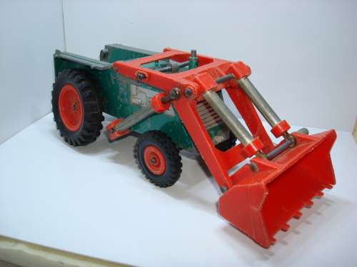 TRI-ANG TRACTOR