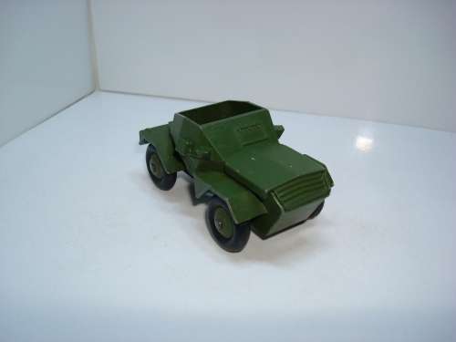 DINKY SCOUT CAR