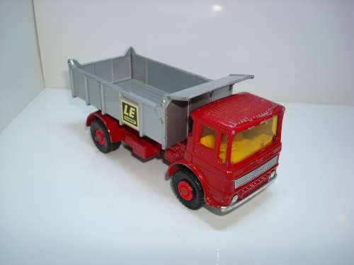 MATCHBOX TIPPER TRUCK