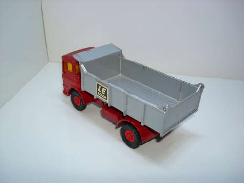 MATCHBOX TIPPER TRUCK