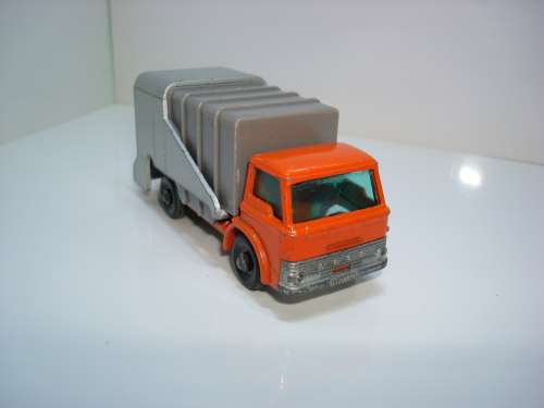MATCHBOX REFUSE TRUCK