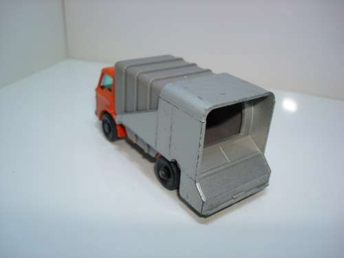 MATCHBOX REFUSE TRUCK