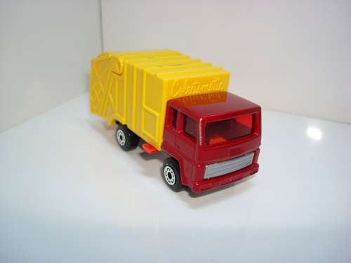 MATCHBOX REFUSE TRUCK