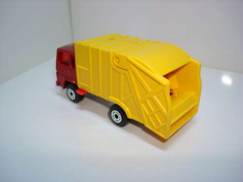 MATCHBOX REFUSE TRUCK