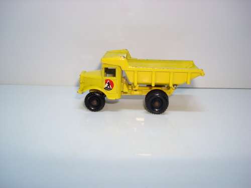 MATCHBOX DUMP TRUCK