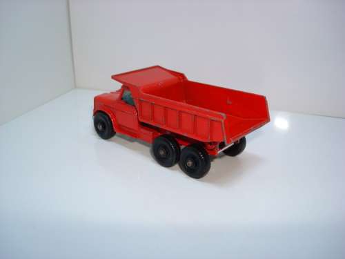 MATCHBOX DUMPER TRUCK