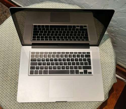 MacBook Pro Mid 2012, 15``, i7 2.6GHz, 8GB RAM, 1TB HDD, 512MB Intel 4000 Graphics