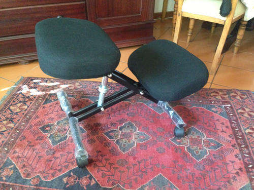 Ergonomic kneeling chair