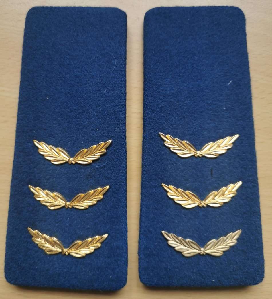 Vintage Traffic Police Chief Provincial Inspector 3 metal wreaths pair of epaulettes
