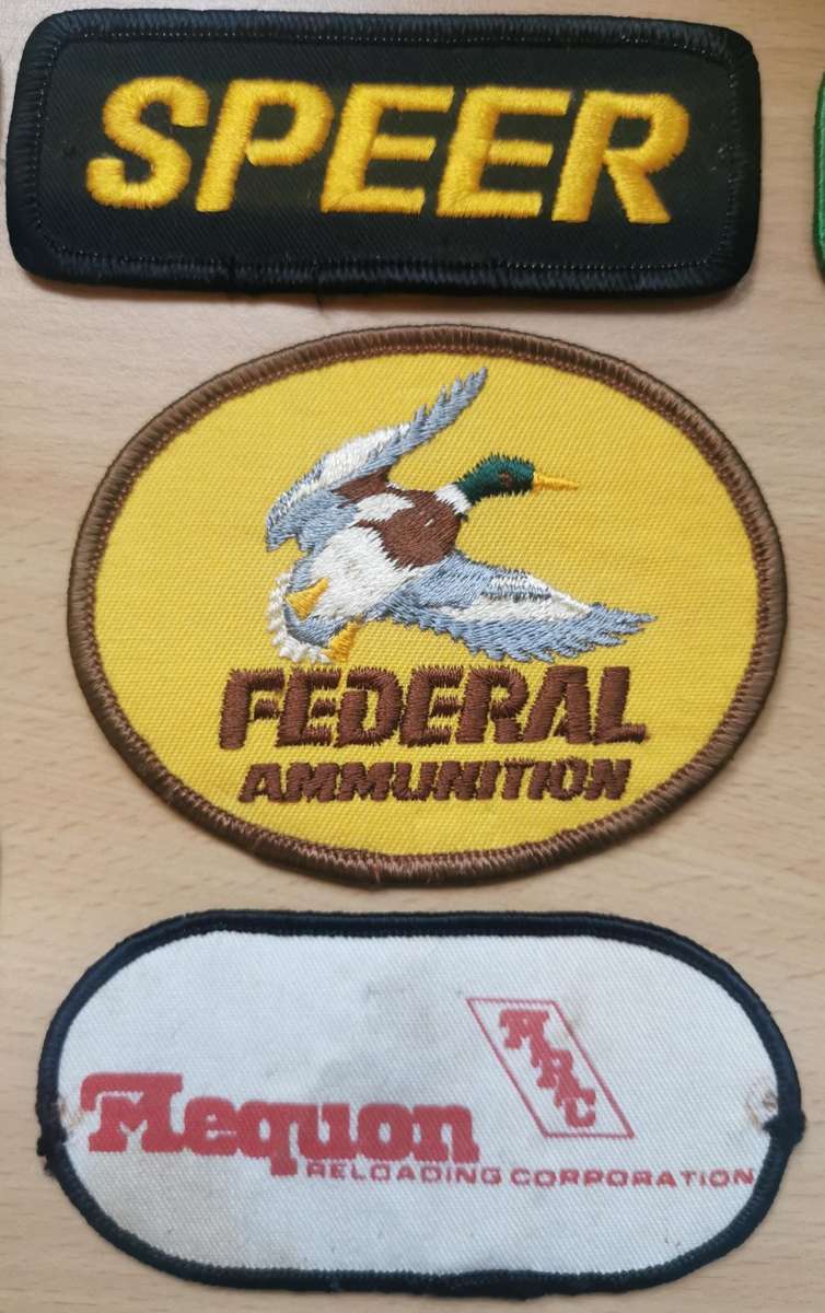 Great lot of 8 vintage badges related to arms and ammunition - most embroidered