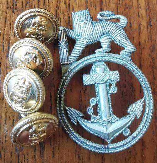 SA Dockyard Police cap badge (CO2527) plus 4 buttons
