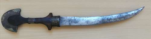 Moroccan koummya dagger in scabbard, with chain