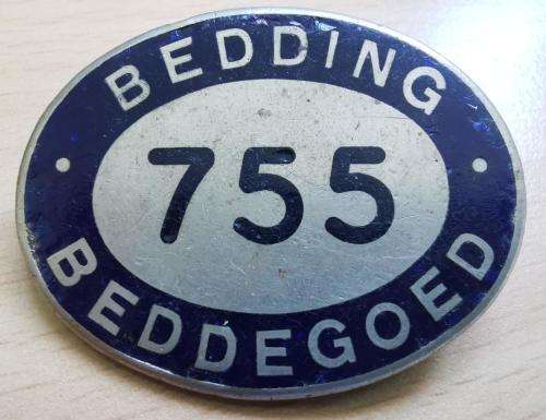 SA Railways enamelled Bedding / Beddegoed badge - 755