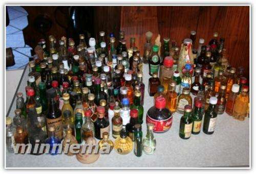 *** CRAZY START *** Very old collection of minature bottles x 165