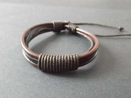 MULTI-STRING LEATHER BRACELET