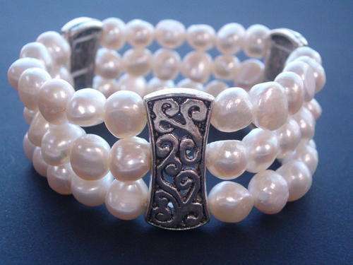 Beautiful 3 Row Natural White Pearl Bracelet