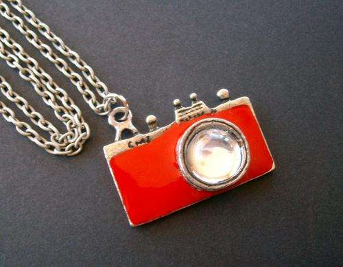 Vintage Style Red Camera Pendant Necklace