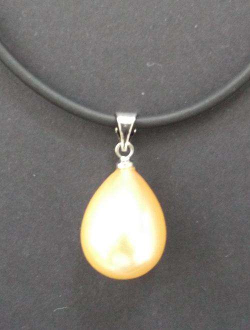 Freshwater Pearl Drop Pendant - Champagne