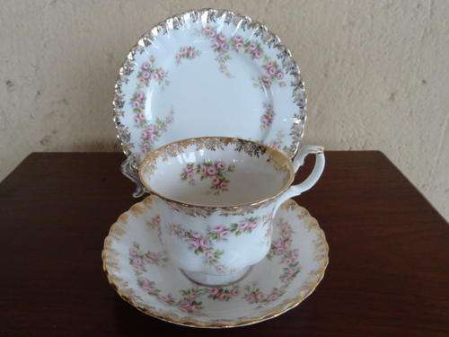 ROYAL ALBERT DIMITY ROSE TRIO