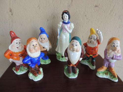 SNOW WHITE AND HER DWARVES