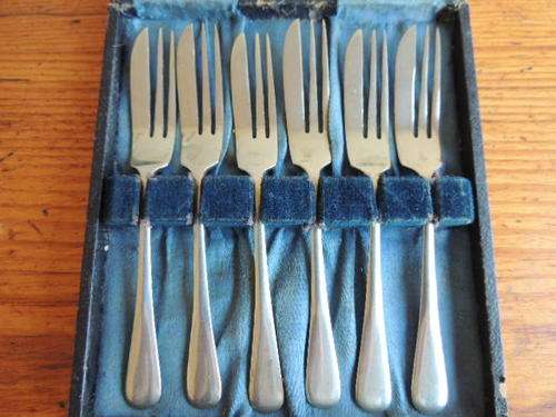 BOXED SET (6) EPNS CAKE FORKS
