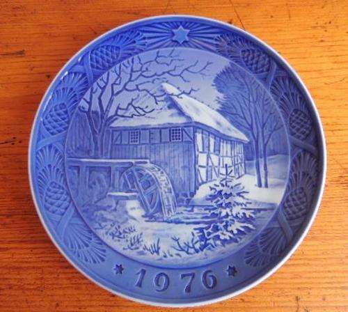 ROYAL COPENHAGEN CHRISTMAS PLATE 1976 - " VIBAEK WATER MILL "