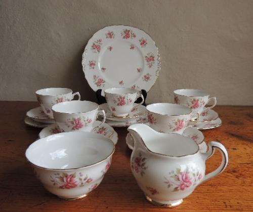 CLOCLOUGH TEASET - PRETTY PINK ROSES AND BUDS - FOR CELESTE ONLY.