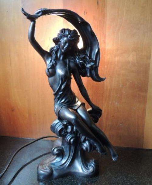 GORGEOUS FIGURAL LAMP