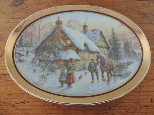 DAVENPORT OVAL DISPLAY PLATE - " BRINGING HOME THE TREE "