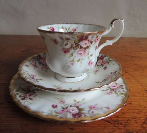 ROYAL ALBERT TRIOS - "COTTAGE GARDEN"