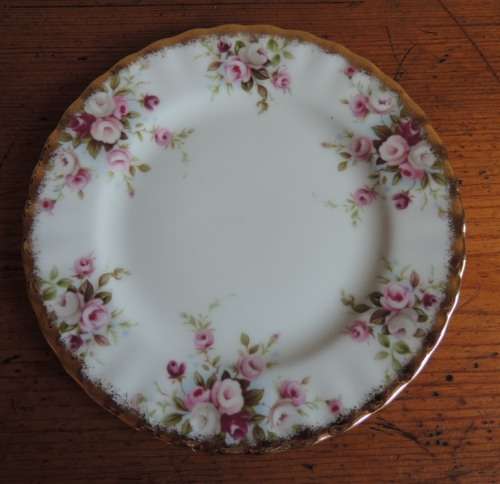 ROYAL ALBERT CAKE PLATES - COTTAGE GARDEN"
