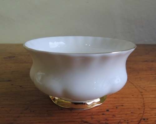 ROYAL ALBERT SUGAR BOWL - "VAL D'OR" FOR SUE ONLY