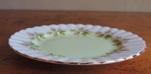 ROYAL ALBERT CAKE PLATES UN NAMED
