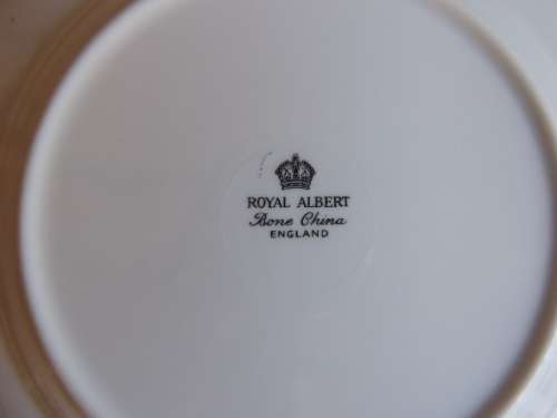 ROYAL ALBERT CAKE PLATES UN NAMED
