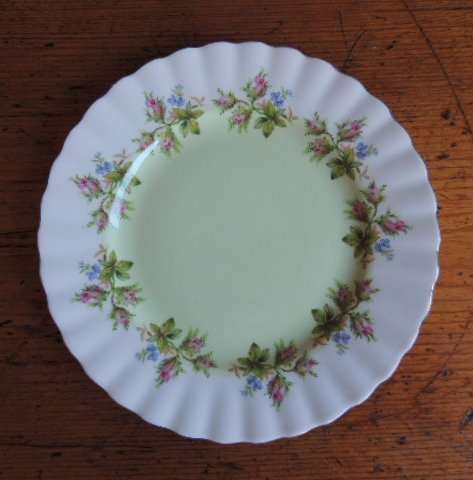 ROYAL ALBERT CAKE PLATES UN NAMED