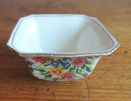 ROYAL WINTON CHINTZ BOWL - "QUEEN ANNE"