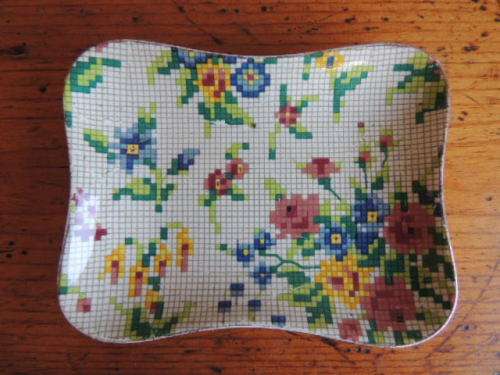 ROYAL WINTON CHINTZ DISH - "QUEEN ANNE"