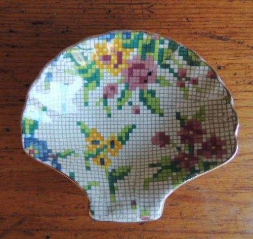 ROYAL WINTON CHINTZ CLAM SHAPE DISH - "QUEEN ANNE"