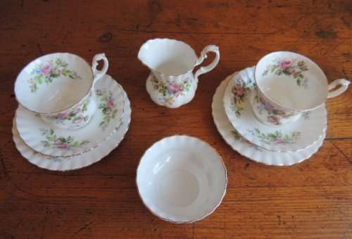 ROYAL ALBERT TEA FOR TWO - "MOSS ROSE"