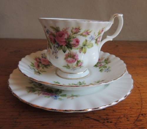 ROYAL ALBERT TEA FOR TWO - "MOSS ROSE"