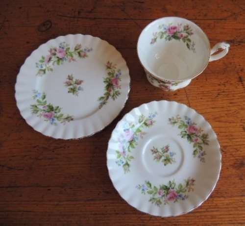 ROYAL ALBERT TEA FOR TWO - "MOSS ROSE"
