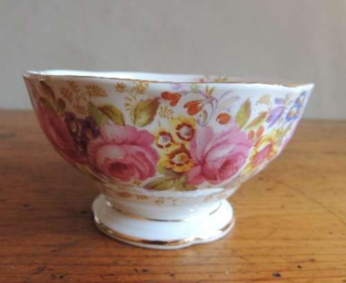 ROYAL ALBERT TEA SET 39 ITEMS - "SERENA"