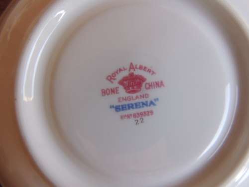 ROYAL ALBERT TEA SET 39 ITEMS - "SERENA"