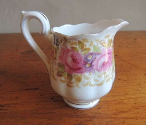 ROYAL ALBERT CREAMER - "SERENA"