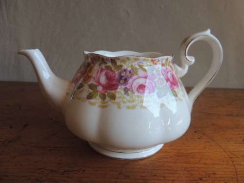 ROYAL ALBERT TEA POT SANS LID - "SERENA"